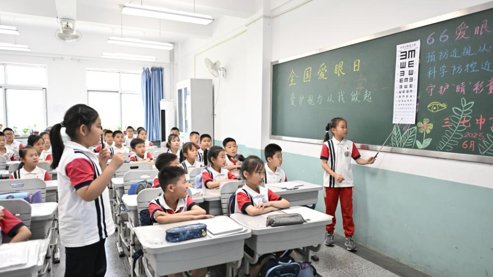 关注眼健康 迎接爱眼日
