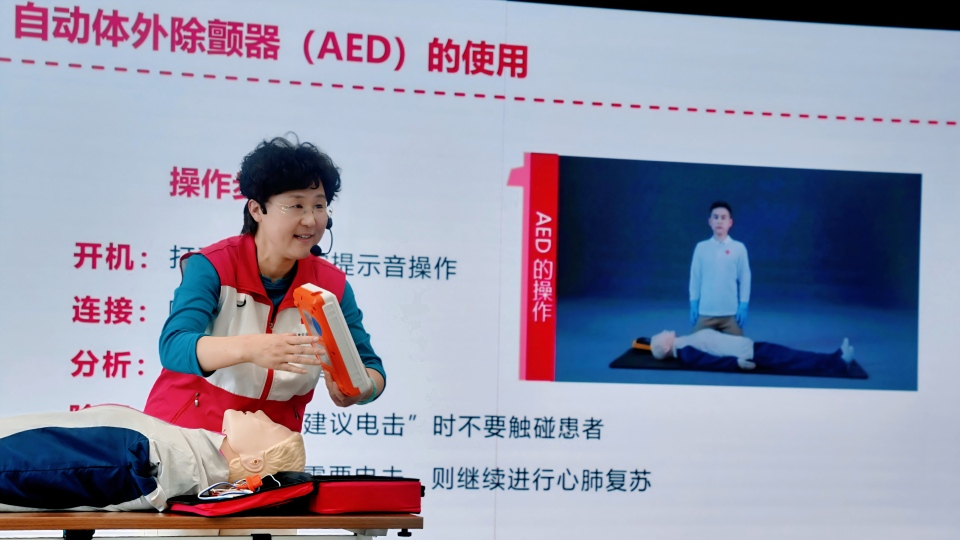 新华网科普丨敢用会用，AED才是真“神器”