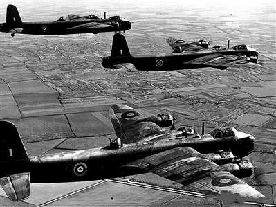 不列颠“空中小巨人”——肖特“斯特林”式重型轰炸机