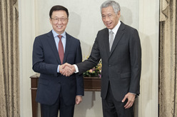 韩正访问新加坡并主持中新双边合作机制会议