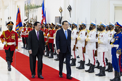 李克强同柬埔寨首相洪森举行会谈