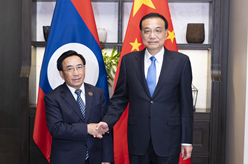 李克强会见老挝总理潘坎