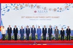 李克强出席第25次东盟与中日韩领导人会议