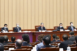 十四届全国人大一次会议主席团举行第三次会议