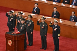 中央军事委员会副主席、委员进行宪法宣誓