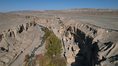 丹青刻岁月 石窟映千年
