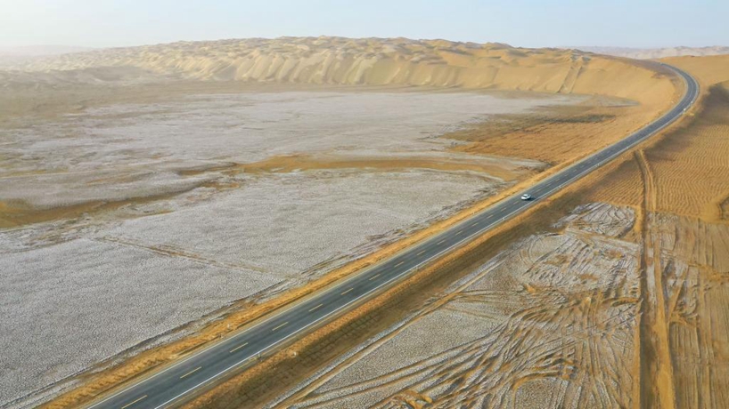 第三条穿越世界第二大流动沙漠公路通车